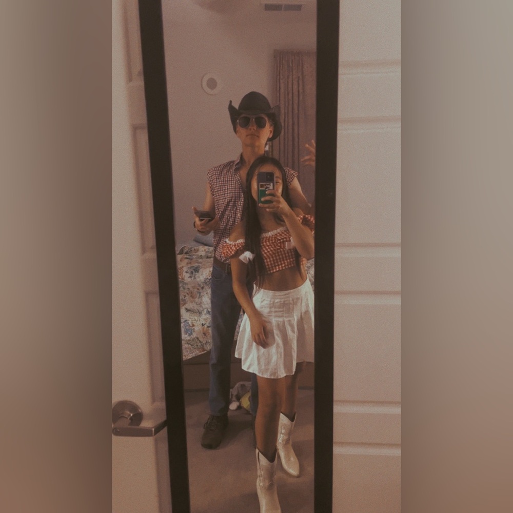 pleated white tennis skirt !!! 🕊️🍓🎞️🕯️